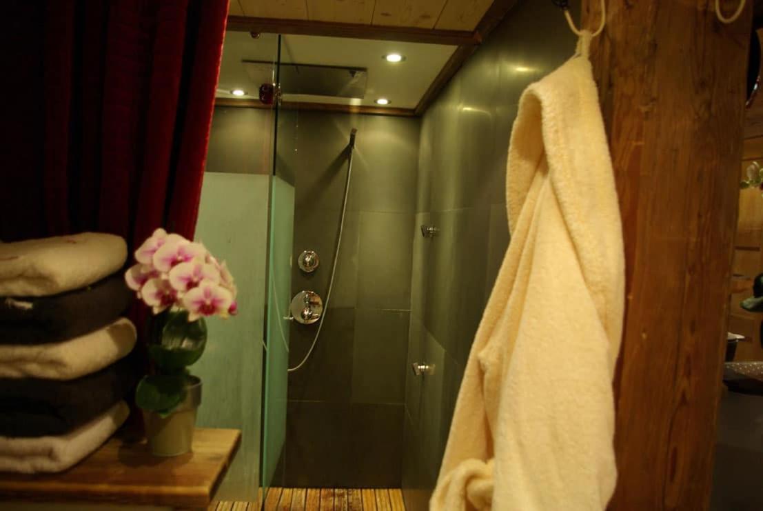 Hotel Les Chalets De Philippe Avec Jacuzzis Privatifs Chamonix Exterior foto